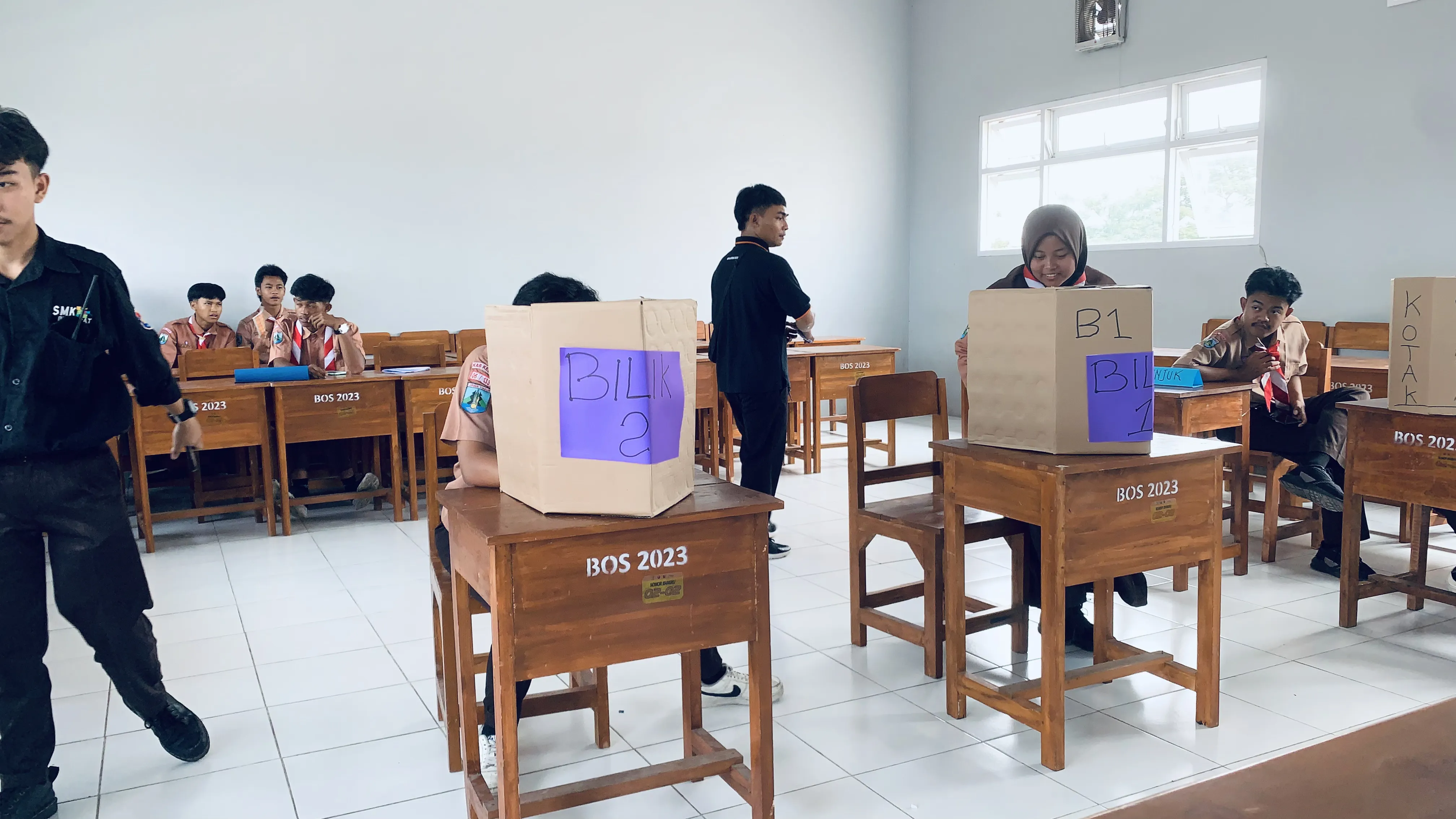 Siswa SMK Melaksanakan Pemilihan Ketua OSIS Secara Langsung